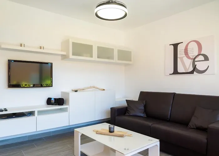 Casa Lucien - Newly Refurbished With Swimming Pool - Ideal For Couples *